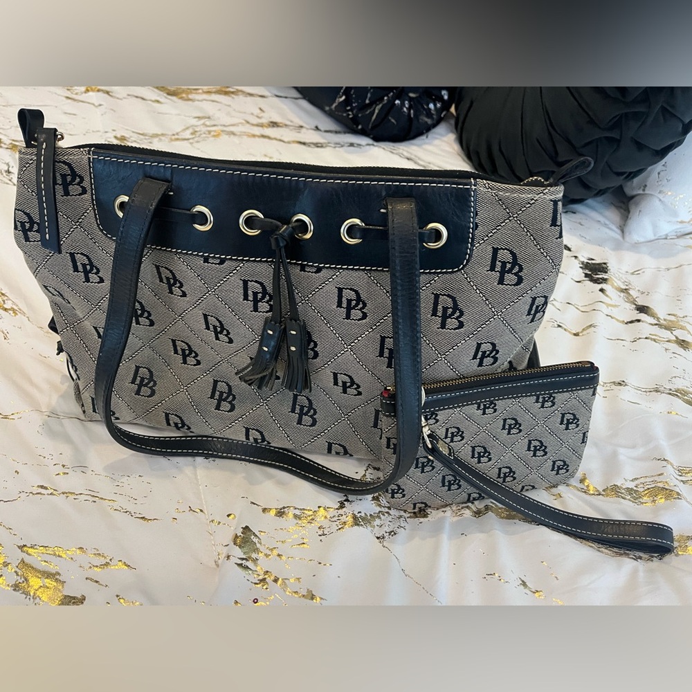 Vintage Dooney & Bourke medium tote & wallet set, beige canvas and black leather